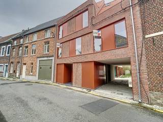 Welkom in het hart van Zoutleeuw, waar luxe en comfort samenkomen. Met een oppervlakte van 137.5 m² biedt dit appartement een weelderige...