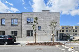 BEN-woning met 3 slaapkamers op top locatie met aangename tuin en autostaanplaats. Je komt binnen in een aangename inkomhal waar er zich een...