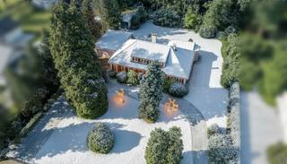 Verzorgde laagbouwvilla op zuidwest georiënteerd perceel van 2.216 m² in één van de mooiste lanen van het residentiële Oud-Turnhout. De woning...