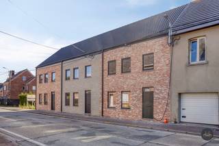 Nieuwbouwwoningen in BooischotIn het centrum van Booischot bevindt zich een kleinschalig nieuwbouwproject bestaande uit 3 woningen: 2 gesloten...