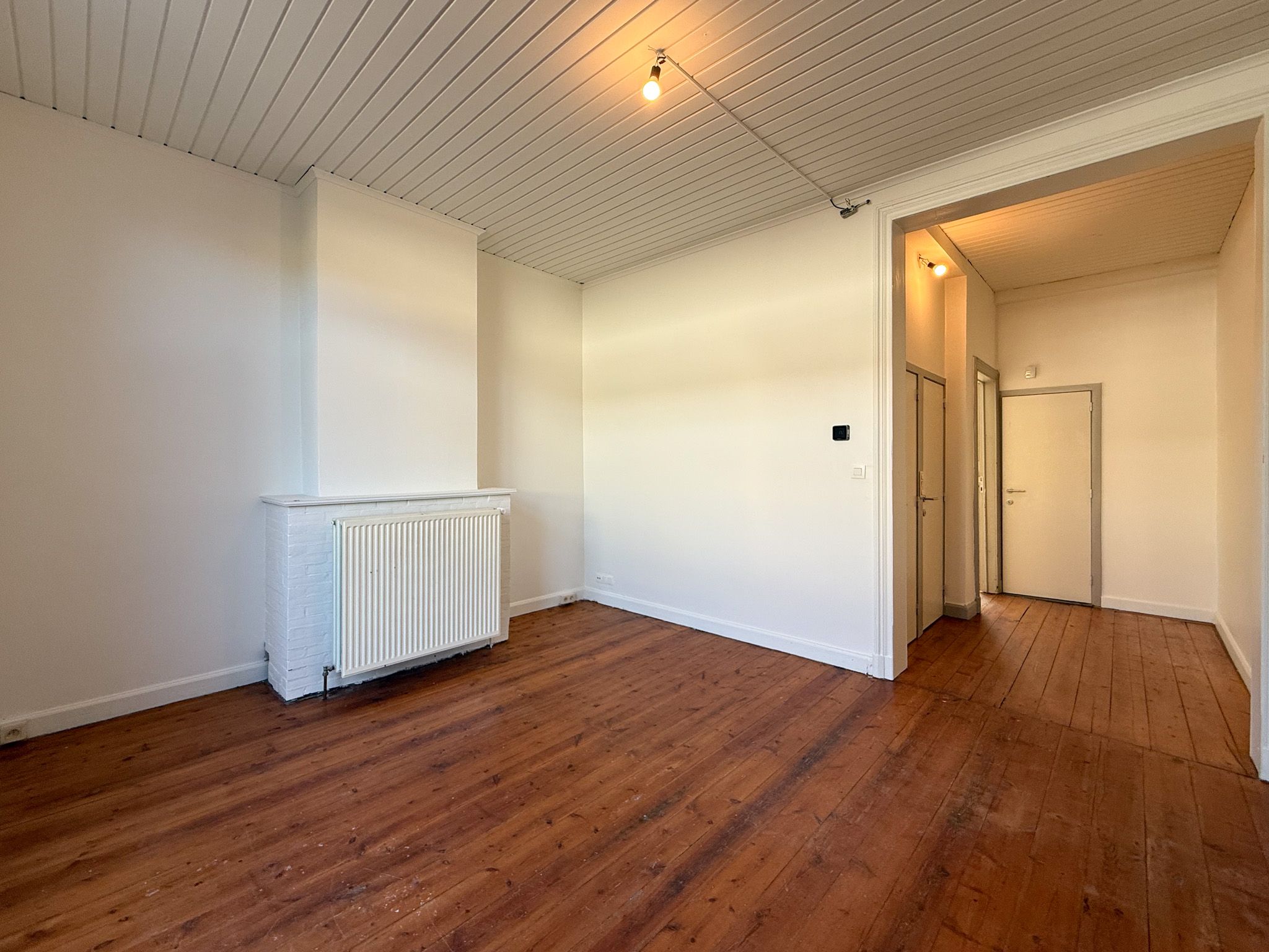 Volledig gerenoveerde 3-slaapkamerwoning te huur in Gent! - foto 2