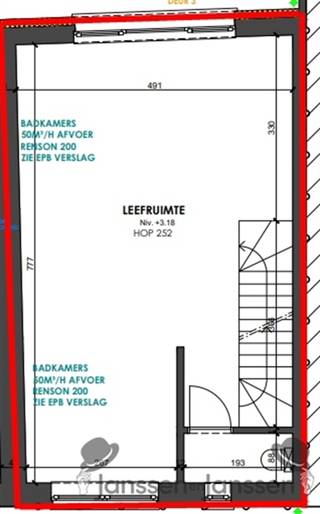 <p><span>Welkom in dit lichtrijke duplex appartement in het hart van Heverlee, ideaal voor wie op zoek is naar een comfortabele en praktische woonplek.</span></p><p><span> </span></p><p><span>Met een bewoonbare oppervlakte van 75 m² en een doordachte indeling biedt dit appartement een aangename leefomgeving.</span></p><p><span>Op de gelijkvloerse verdieping bevindt zich enkel de inkomhal met trap naar het woongedeelte.</span></p><p><span>Op de eerste verdieping treft u een ruime leefruimte met moderne afwerkingen die doorloopt in een open keuken, volledig uitgerust met alle comfort.Daarnaast is er op deze verdieping ook een apart toilet.</span></p><p><span>De tweede verdieping omvat twee volwaardige slaapkamers en een badkamer met toilet, douche en lavabo. De badkamer is niet ensuite, maar centraal gelegen en makkelijk toegankelijk vanuit beide slaapkamers.</span></p><p><span>Met een duplex geniet u van een duidelijke scheiding tussen wonen en slapen, wat zorgt voor extra rust en privacy. </span></p><p><span>Dankzij de ligging in een rustige buurt, maar toch vlak bij alle nodige voorzieningen, combineert dit appartement het beste van twee werelden. Campussen van KU Leuven, IMEC en het station van Heverlee liggen op wandelafstand.</span></p><p><span>Interesse?<br />Stuur dan snel een mail naar Johanjacobs@janssenenjanssen.be of neem contact op via het nummer 0497/44 04 10.</span></p><p><span>De verkoopprijs is exclusief alle taxen en registratierechten.</span></p>