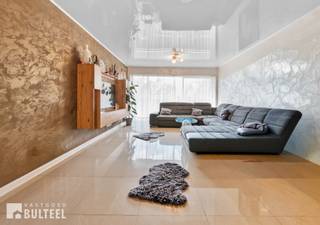 Dit energiezuinig en ruim appartement op de tweede verdieping in blok V van residentie Fabiola heeft recent een totaalrenovatie ondergaan. Het...