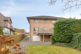 Deze halfopen bebouwing (bouwjaar 2000) ligt op een boogscheut van het centrum van Oudenaarde en is vlot bereikbaar via de N60. De woning heeft...