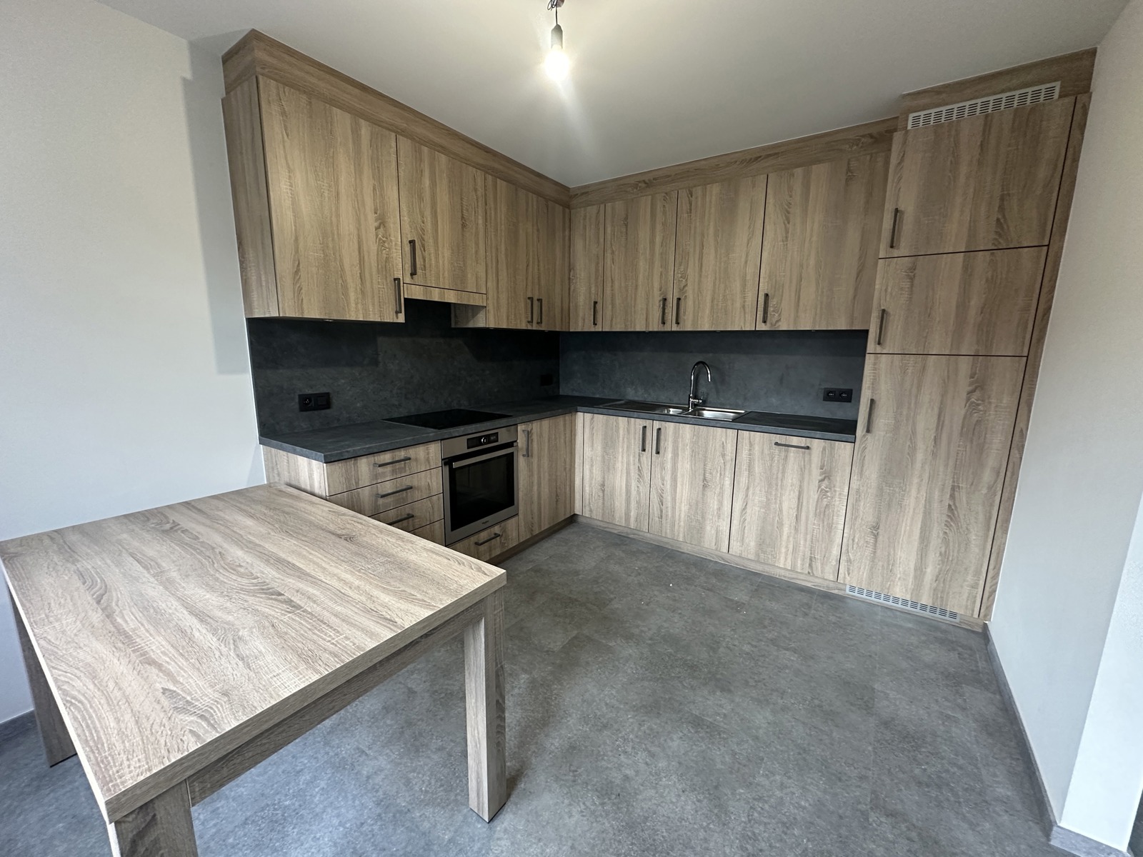 Ruime woning met grote tuin in centrum Mol. - foto 4