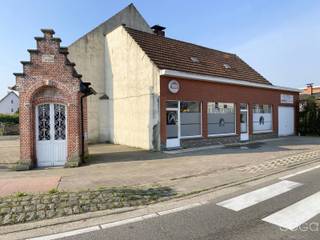 Uniek handelshuis met woonst op toplocatie – café ‘t Hoefijzer’Dit veelzijdige handelshuis, beter bekend als ‘Café ’t Hoefijzer’, is gelegen op een...