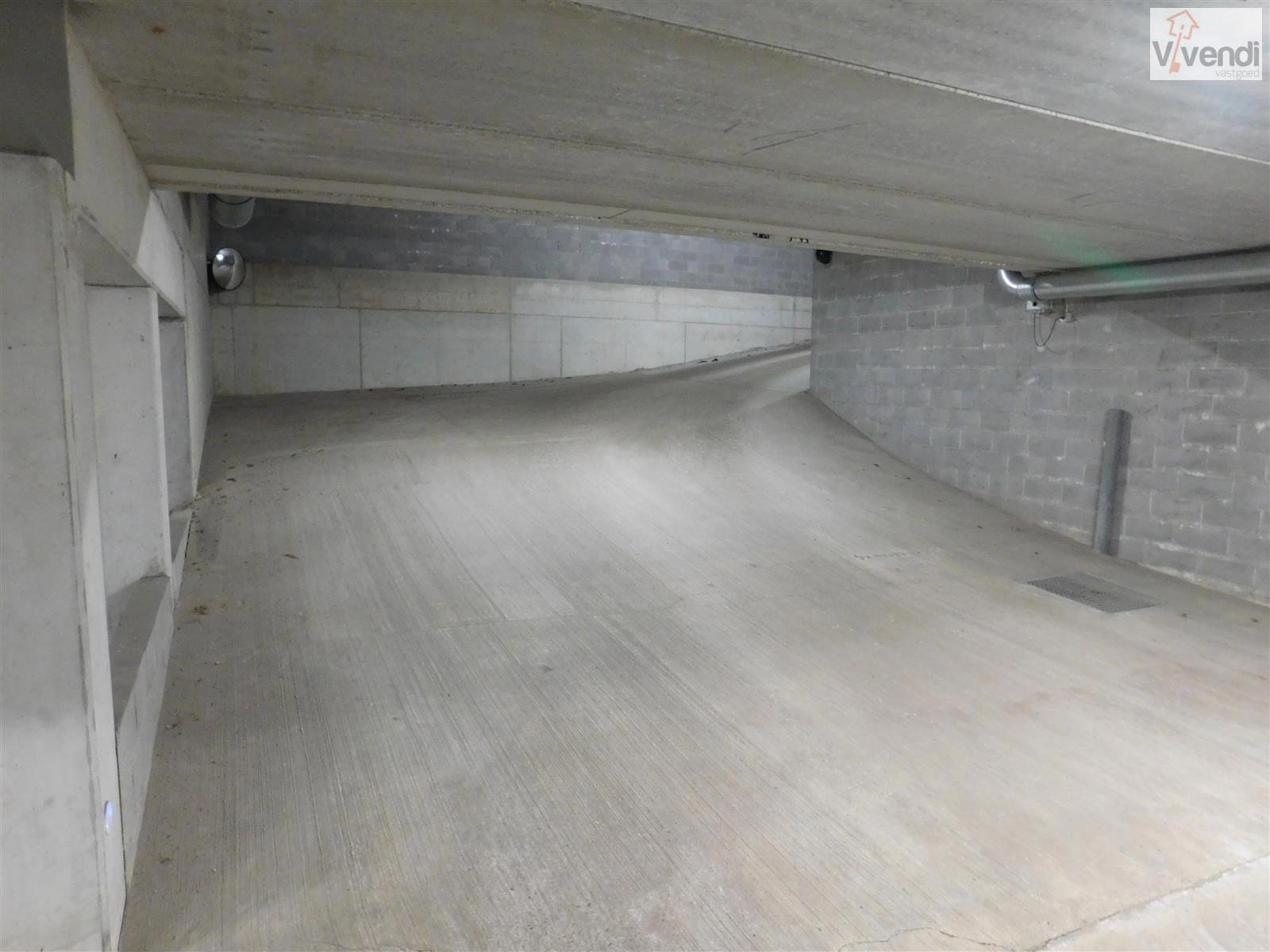 Ondergrondse autostaanplaats in een afgesloten gemeenschap! - foto 4