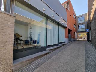 Ben je op zoek naar een commercieel pand op een goede locatie in Herentals? Dan is dit handelspand van 41 m² zeker de moeite waard om te...