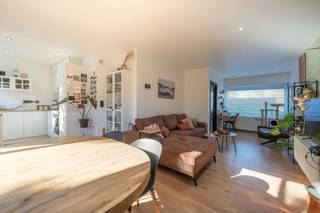 Ontdek deze instapklare, centraal gelegen woning te Assebroek. Deze halfopen bebouwing combineert comfort en functionaliteit met zijn goed...