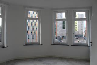Deze volledig gerenoveerde studio is gelegen aan de achterzijde van het station van Leuven op loopafstand van het centrum en omvat:...