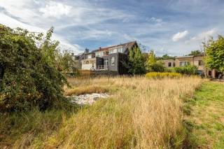   Située dans un quartier verdoyant et accueillant pour les enfants, cette rue offre une combinaison parfaite de tranquillité et d'accessibilité...