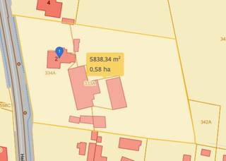Sommige locaties komen maar zelden op de markt. Deze uitzonderlijk gelegen hoeve in Ertvelde, op Tervenen, is er zo één.<br /><br />Op een bijzonder ruim en breed perceel van maar liefst +- 5.838,34 m² geniet u hier van een unieke combinatie van rust, ruimte, privacy en een uitstekende ligging. De hoeve bevindt zich in één van de meest gegeerde buurten van de omgeving en behoort tot de laatste beschikbare eigendommen van dit type op deze locatie.<br /><br />De bestaande woning en de ruime stal zijn volledig te renoveren en bieden vandaag vooral een bijzonder interessant vertrekpunt voor een nieuw woonverhaal. Doordat er geen actieve landbouwexploitatie meer aanwezig is, is de site niet langer in gebruik als boerderij of landbouwbedrijf.<br /><br />Daarnaast biedt het geheel mogelijkheden voor wie liever volledig van nul start. Afbraak van de bestaande gebouwen behoort tot de mogelijkheden, met perspectief op de realisatie van een bouwvolume van ongeveer 1.000 m³. Daarmee kan een indrukwekkende villa worden gecreëerd, volledig afgestemd op uw eigen wensen en levensstijl.<br /><br />Stelt u zich een stijlvolle villa voor, omringd door groen en ruimte, met een brede toegang, veel privacy en alle plaats om te genieten van de rust. Een plek waar wonen en buitenleven vanzelfsprekend samenkomen.<br /><br />Een eigendom met karakter, op een locatie die steeds schaarser wordt. Voor wie niet zomaar een huis zoekt, maar een uitzonderlijke plek om zijn eigen droomwoning te creëren.<br />Meer info of een bezoek? Bel WIJSvastgoed op +32 9 395 80 10 !