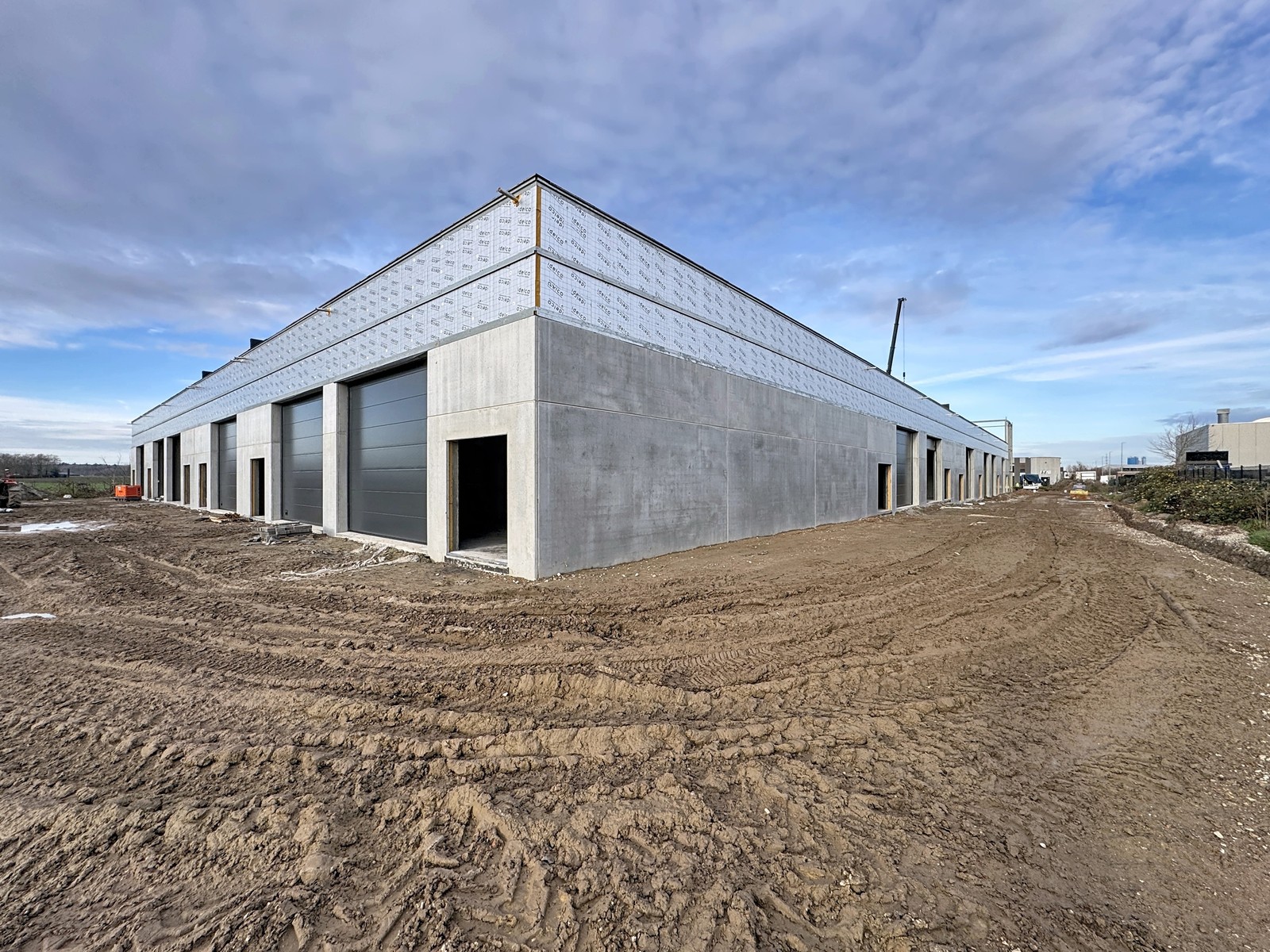 NB MAGAZIJN (307 m²) inclusief 2 private PARKEERPLAATSEN op industriezone te Zedelgem - photo 4