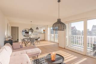 Op een absolute toplocatie te Heist, in de gegeerde Graaf d’Ursellaan, verkopen wij dit prachtig appartement dat uitblinkt in licht, ruimte...