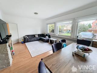 Op zoek naar ruimte, rust en natuur?<br /><br />Dit charmante landhuis, gelegen in een groene en rustige omgeving, beschikt over maar liefst vier ruime slaapkamers en twee badkamers, waardoor het ideaal is voor een gezin of voor wie behoefte heeft aan extra ruimte.<br /><br />De grote tuin rondom het huis is een echte oase, perfect om in te ontspannen, te tuinieren of van de natuur te genieten.<br />De woning is zorgvuldig onderhouden en biedt veel lichtinval, waardoor een warme en gezellige sfeer ontstaat.<br /><br />Kenmerken van de woning:
<ul>
	<li>Ruime woonkamer met veel natuurlijk licht</li>
	<li>Vier slaapkamers, voldoende ruimte voor het hele gezin</li>
	<li>Twee badkamers</li>
	<li>Grote tuin, perfect voor buitenactiviteiten en ontspanning. </li>
	<li>Rijke groene omgeving, ideaal voor wandelaars en natuurliefhebbers</li>
	<li>Ruime en nieuwe oprit en voldoende parkeergelegenheid</li>
</ul>
Dit landhuis combineert het comfort van modern wonen met de charme van de natuur. Bent u op zoek naar een rustige, ruime plek om te wonen?<br />Aarzel dan niet om contact op te nemen voor meer informatie of een bezichtiging!