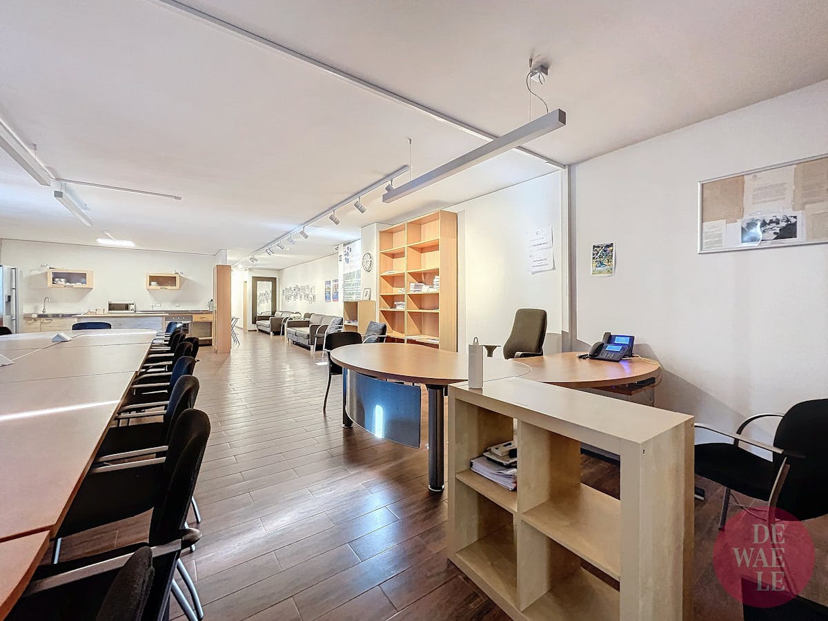 Baraplein | Lichtrijk kantoor van 175m² + tuin - foto 3