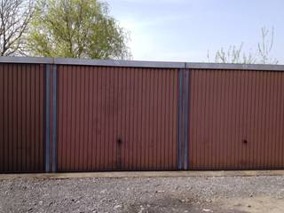 Metalen afsluitbare garagebox nr 4 te huur, geen elektriciteit of water aanwezig.Voor meer info, een bezoek, bel 056/705262 optie verhuur.Fijne dag...