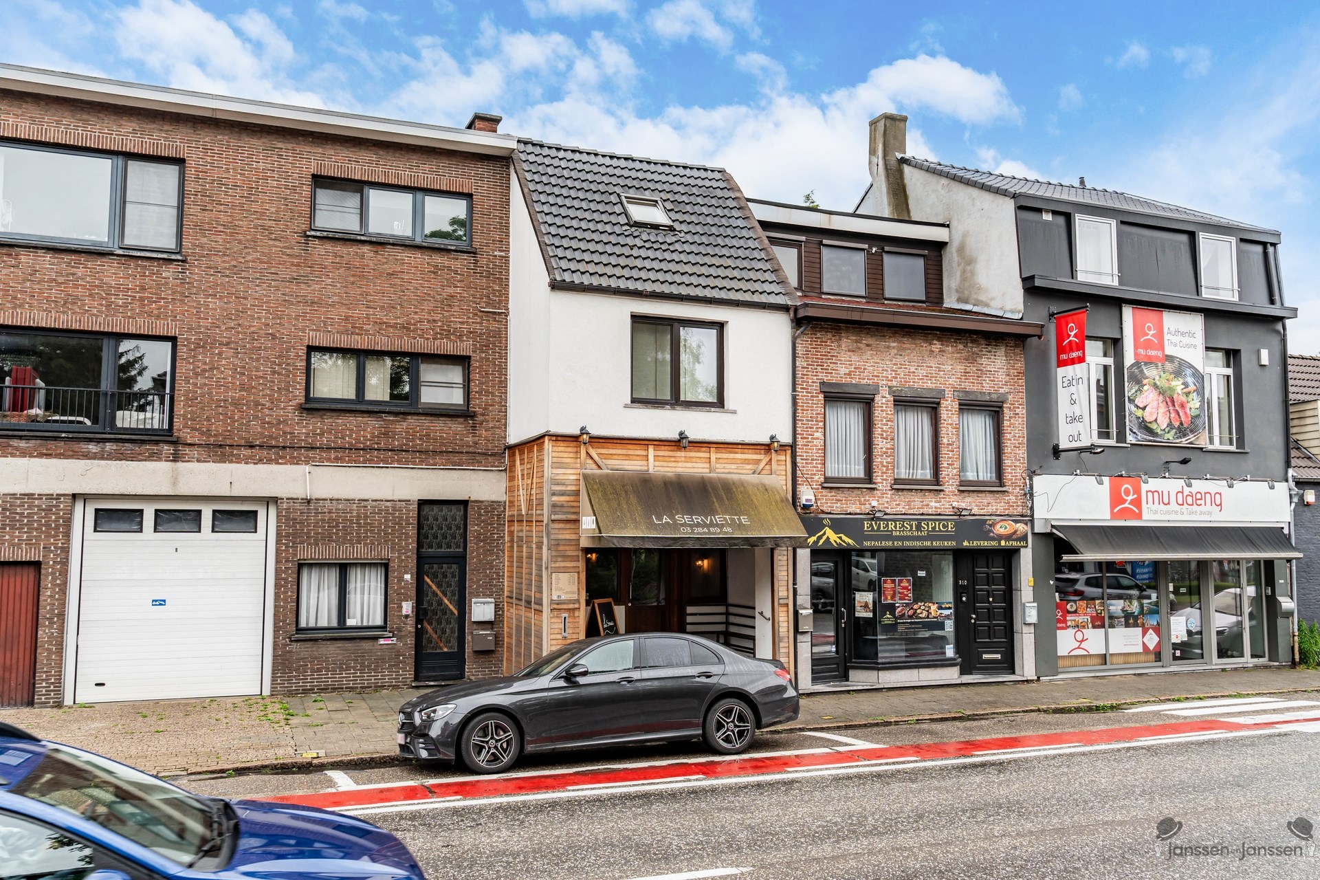 Opbrengsteigendom met ruim duplexappartement (144m²) en handelsgelijkvloers - foto 3