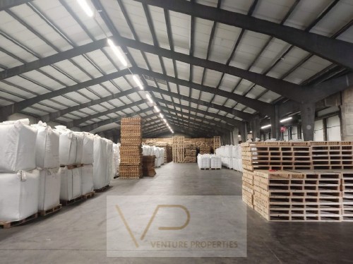 Magazijnruimte met kantoor te huur - photo 2