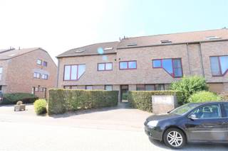 Nous avons l'honneur de vous proposer à la vente cet appartement bien situé, spacieux et prêt à l'emploi dans un quartier résidentiel calme mais...