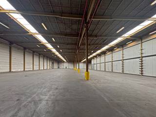 Deze uitzonderlijk gelegen bedrijfsruimte, met de mogelijkheid om kantoren in te richten, heeft een totale oppervlakte van 3.664 m² en biedt...