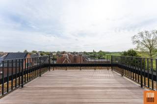 Tijdloze architectuur en strak design met zicht op de rustgevende velden.Residentie Kroonevoorde biedt ruime appartementen in het centrum van...