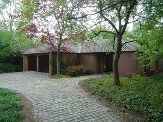 All ground floor villa in Provencal style located in the beautiful Schotenhof on the border of Schoten / 's-Gravenwezel * Layout : spacious entrance...