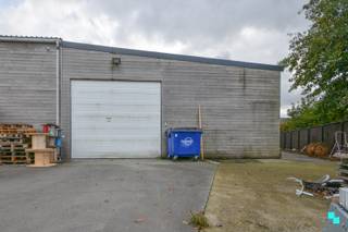 Deze opslagruimte van ca. 230 m² met automatische sectionaalpoort is vlot bereikbaar gelegen langs de verbindingsweg Kortemark-Gits. Beschikbaar...