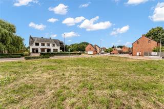 Leuk perceel voor halfopen bebouwing op 07a 79ca met een zuidoostgeoriënteerde tuin op Verboekt in Klein-Vorst Laakdal. De ligging op fietsafstand...