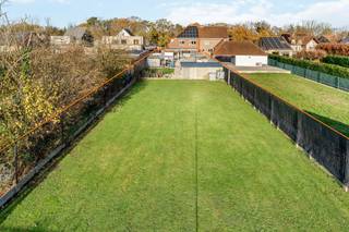 Prachtige gerenoveerde woning met een bewoonbare oppervlakte van 209m2 (bron EPC) met 4 slaapkamers op een zuidgeoriënteerd perceel van 1150m2...