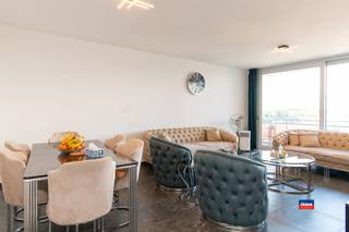 <p><span>BERCHEM | READY-TO-MOVE-IN THREE-BEDROOM APARTMENT WITH A TERRACE OFFERING A VIEW AND A BASEMENT | LOCATED ON THE EIGHTH FLOOR OF A WELL-MAINTAINED BUILDING WITH AN ELEVATOR | EPC B |</span></p><p><span>Layout as follows: entry hall with space for a washer and dryer—spacious living room (31.5 m²)—bathroom with walk-in shower and vanity—separate toilet—modern, fully equipped kitchen—3 bedrooms + separate dressing room/office.</span></p><p><span>The apartment is very conveniently located near the Rivierenhof, Bar Stark, shops (Colruyt and Delhaize), schools, public transportation, and close to all major access roads.</span></p><p><span>The electrical system will be fully compliant by the time of closing.</span></p><p><span> </span></p>