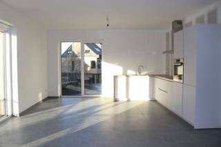 GROOT, KWALITATIEF EN ENERGIEZUINIG APPARTEMENT 94M² MET 2 SLAAPKAMERS, TERRAS 9M² EN ONDERGRONDSE AUTOSTAANPLAATS1ste verdieping met lift - ligging...
