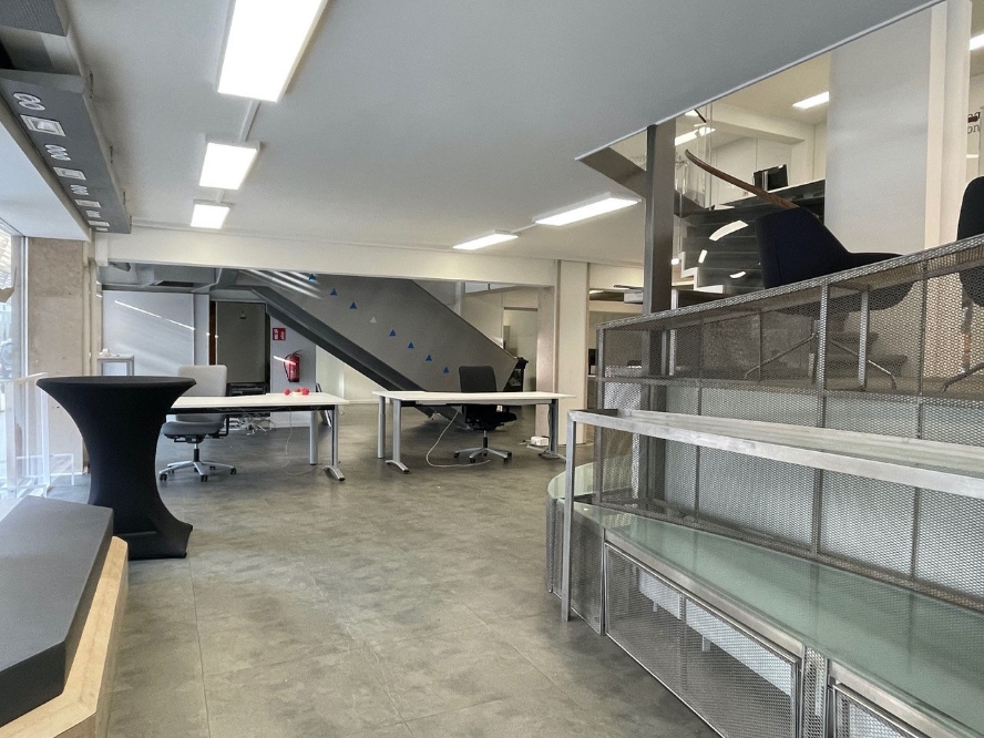 Instapklaar en polyvalent handelspand/kantoor te huur - photo 4