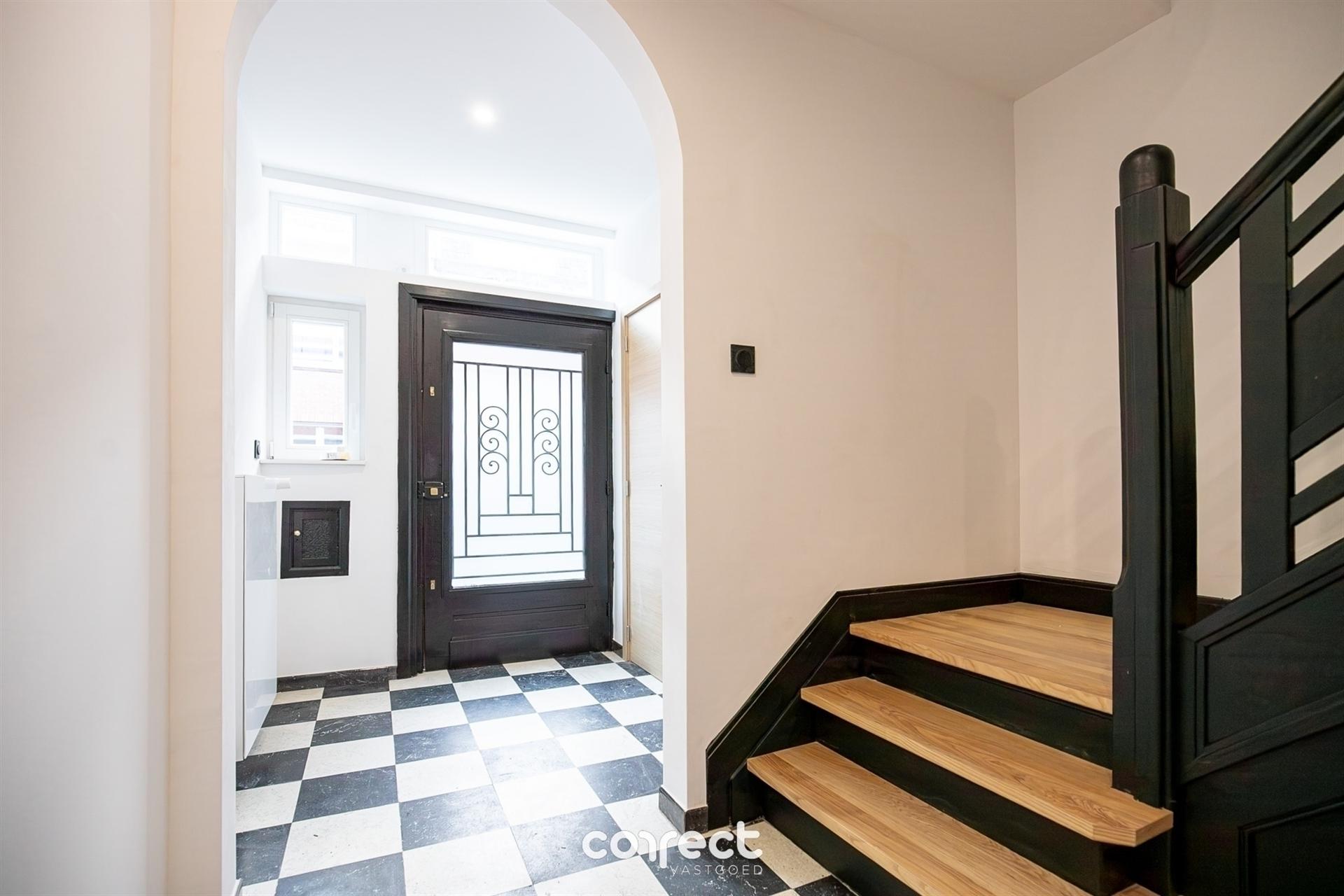 Prachtig gerenoveerde stadswoning met tuin - foto 2