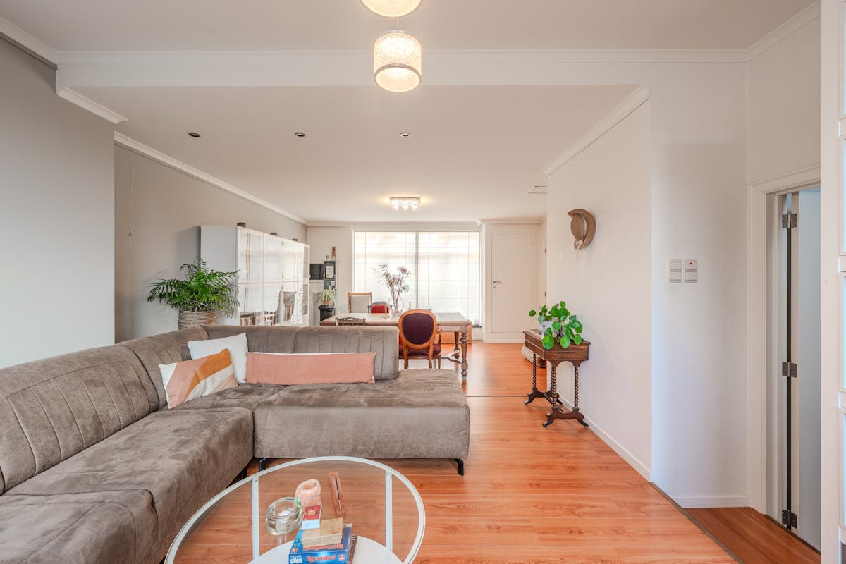 Ruime woning met vijf slaapkamers en gezellige stadskoer - foto 5