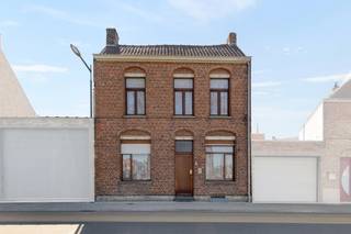 Deze herenwoning met 3 slaapkamers is gelegen in de Oude Vestingstraat te Veurne op wandelafstand van de grote markt, winkels en scholen.Zoek je...