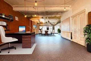 Gelijkvloerse handelsruimte die kan dienen als kantoorruimte in het centrum van Kaprijke.  Momenteel is het pand ingericht als horecazaak, maar het...