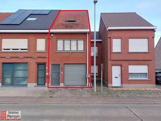 Nabij het centrum van Rillaar vinden we deze gerenoveerde bel-etage woning.Het pand heeft door de jaren heen een grondige renovatie ondergaan...