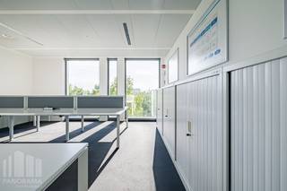Excellent <strong>office space</strong> of 351 m² for rent, strategically located near the E19 and just 450 m from R0 exit 6 Vilvoorde-Koningslo. Brussels Airport is only 9 km away and Vilvoorde train station is 3 km away, offering exceptional accessibility. The site is also easily reachable via bike routes, ideal for sustainable employee mobility.<br /><br />The office space is a functional workplace with a focus on a bright and comfortable environment. The building offers open space options, green views from the offices, air conditioning, 3 elevators, and ample underground parking. Ideal location for a growing company.<br /><br />Immediately available!<br /><br />Contact <strong>PANORAMA B2B</strong> for more information, plans, or a non-binding site visit: <strong>0477 09 00 09</strong>
