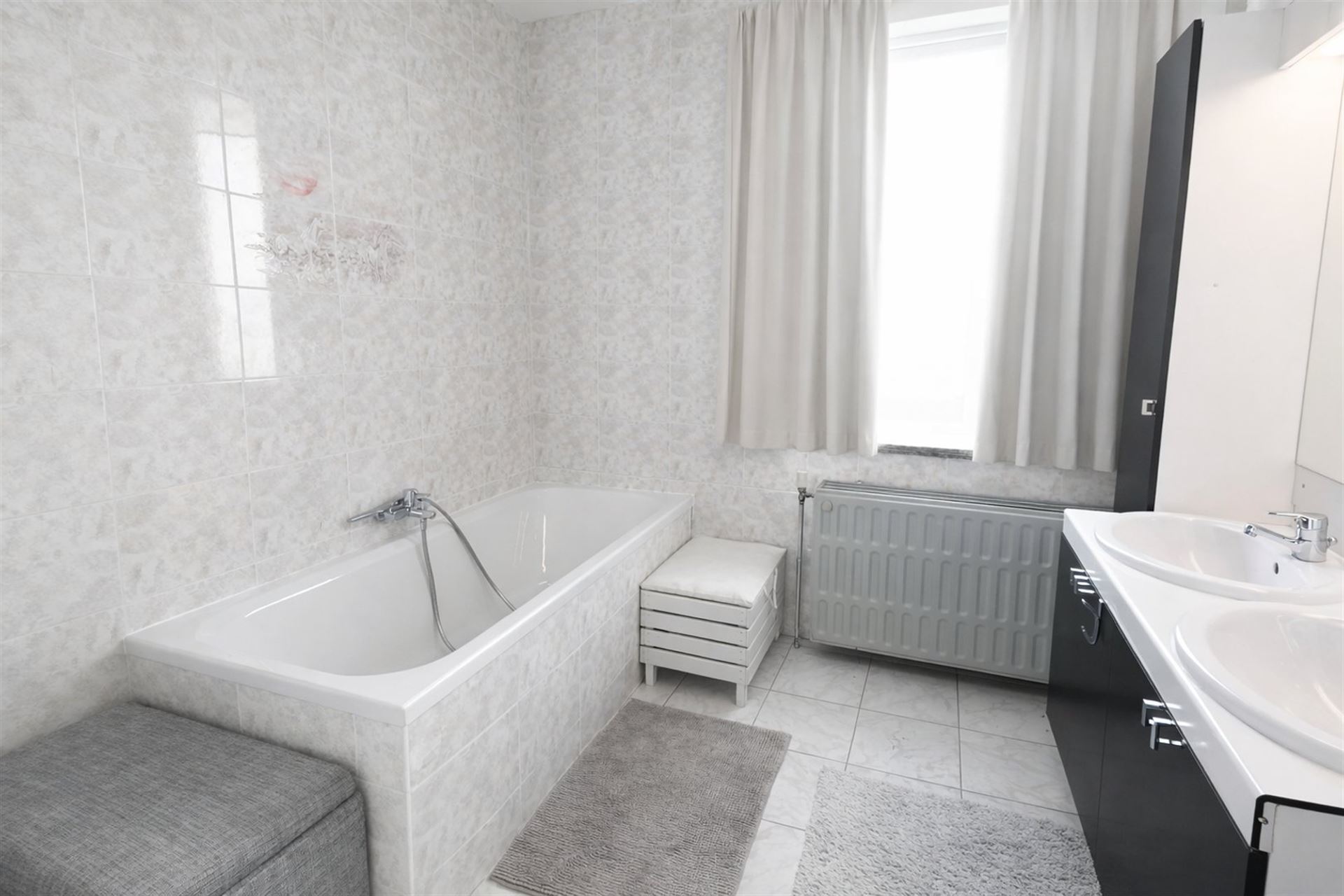 ruime woning met dubbele garage - foto 5