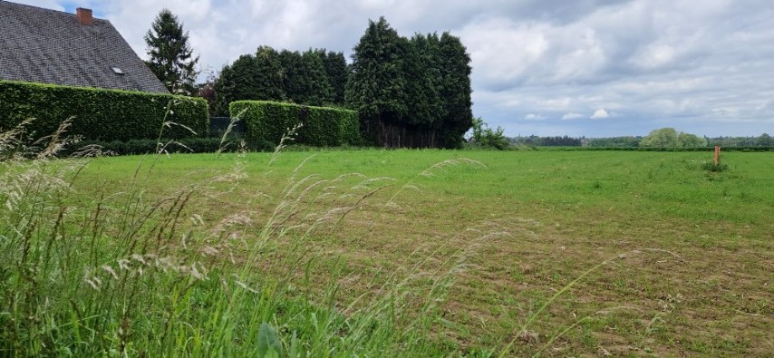 Mooi BOUWPERCEEL, open beb. op  19 are 36 ca. Straatbreedte: 25 meter - foto 4
