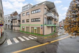 In het hart van Aalst, nabij de levendige Varkensmarkt, bevindt zich deze ruime commerciële handelsruimte met tal van mogelijkheden. De...