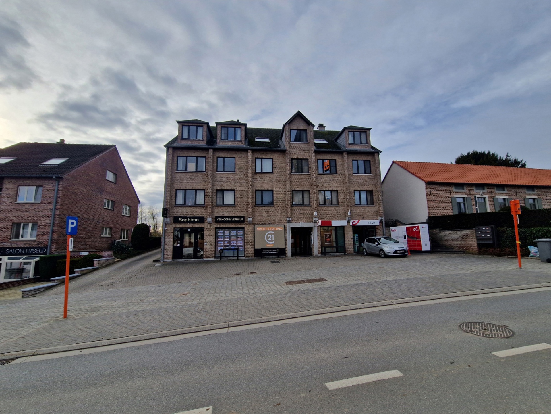 Instapklaar appartement met 2 slaapkamers, berging & parking - foto 1
