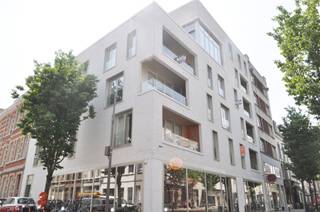 Prachtige nieuwbouwrealisatie met luxueuze afwerkingsgraad in de voormailige rijkswachterkazerne op de hoek van de Kloosterstraat. Ca 93 m²...