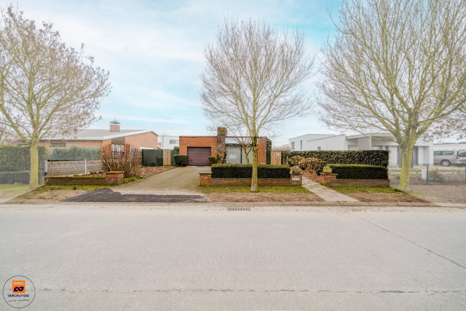 Sfeervol en rustig gelegen bungalow in een rustige woonwijk te Evergem - foto 1