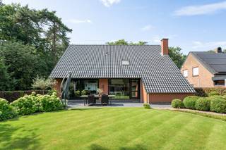 Droomt u van een instapklare woning die ruimte, gezelligheid en een groene omgeving combineert? Deze prachtige, steeds uitstekend...