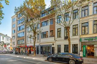 <p>Light, luxury and space in the heart of the city</p><p> </p><p>In the Anselmostraat, right on the border between the Harmony neighborhood and the bustling South, awaits an apartment that makes you feel at home instantly. A place where renovation is more than renewal: here is chosen for atmosphere, coziness and a luxurious finish.</p><p> </p><p>The neighborhood: charming, lively and popular</p><p> </p><p>The Harmony neighborhood is known for its quiet streets, beautiful stately facades and central location. Here you can walk to the parks, stroll to the city center or the nicest terraces of the bustling Zuid.</p><p> </p><p>Here you live in one of Antwerp's most sought-after locations, with everything within easy reach.</p><p> </p><p>Why you want to live here</p><p> </p><ul><li>A beautifully renovated apartment in a small building</li><li>Bright living space with open kitchen and access to the sunny terrace</li><li>High quality materials and professional finishing</li><li>Two beautiful bedrooms</li><li>Absolute prime location between Harmony District and South</li></ul><p> </p><p>The apartment is located on the second floor of a building with only 2 apartments. A practical entrance hall with checkroom and guest toilet and access to the living space. Flooded with light, access to the sunny terrace and connected to the open kitchen. All this with a beautiful herringbone parquet, luxury right? The open kitchen with island is equipped with all appliances and high quality finishes.</p><p> </p><p>At the front are two bedrooms: a generous master and a multifunctional room that serves perfectly as an office, dressing room or hobby room. They share a beautifully finished bathroom with walk-in shower and additional toilet.</p><p> </p><p>Interested? Don't wait too long and plan your visit via sinjoor.be and discover top-level living.</p>