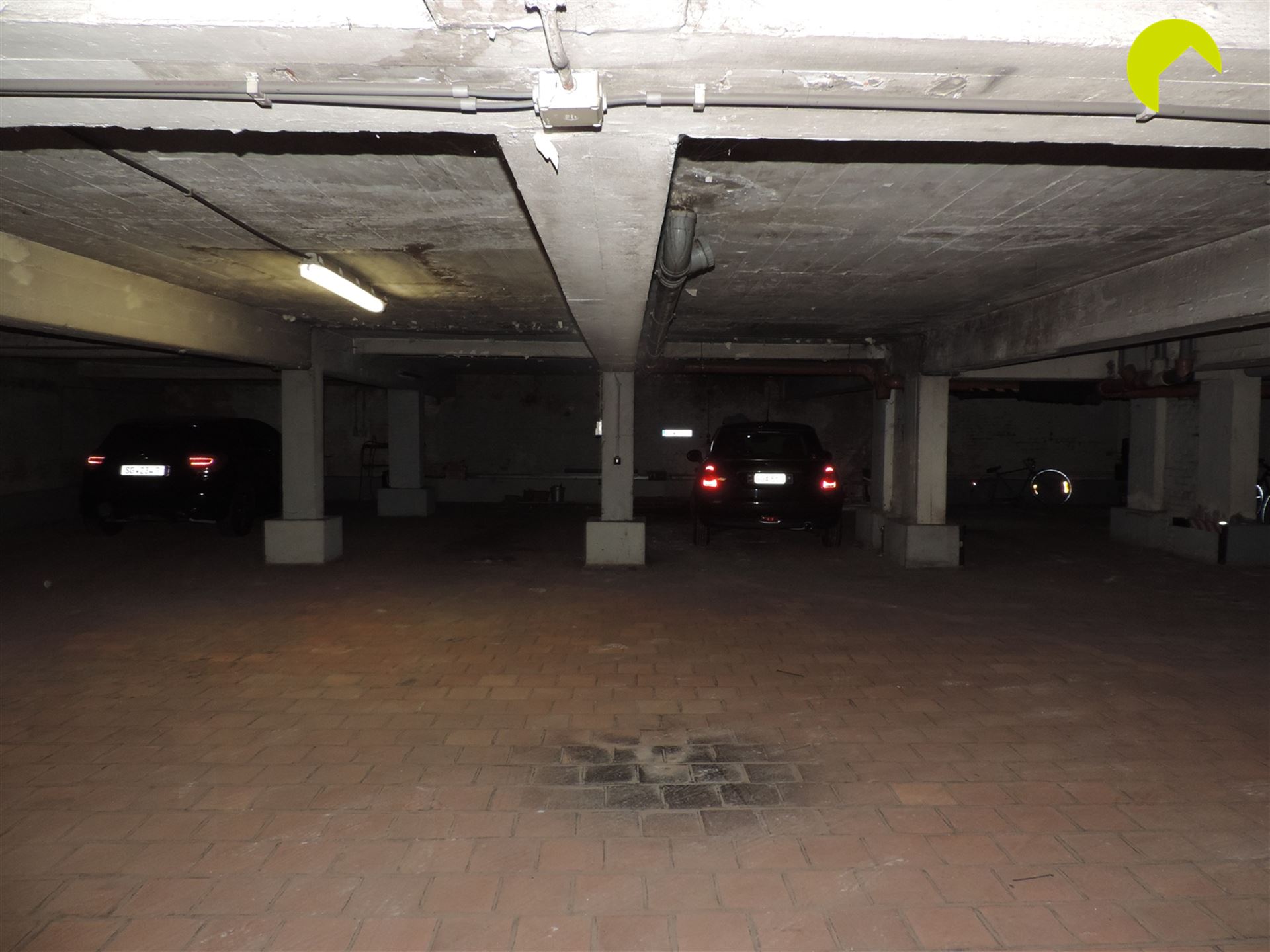 Grote inpandige staanplaats te Wilrijk - foto 4