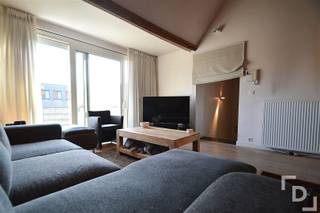 In de Sint-Jacobsstraat in Ieper vinden we dit prachtige duplex-appartement met garage.Dit appartement geniet van een toplocatie waardoor...