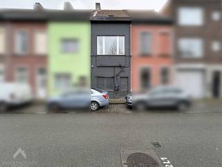 Centraal gelegen woning bestaande uit een gezellige leefruimte met eet- en zithoek, een uitgeruste keuken en een private koer/terras.Op de eerste...